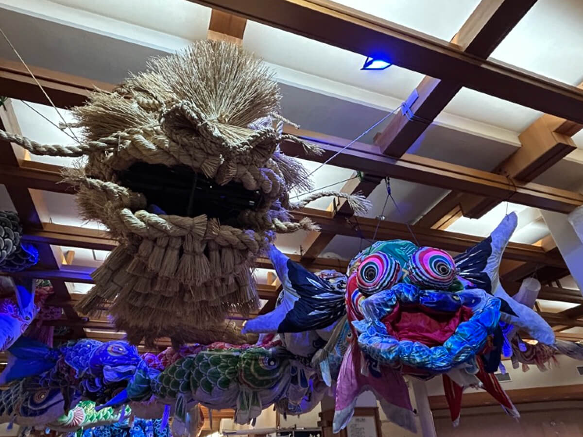 湯宿で舞う～こいのぼりディスプレイ～